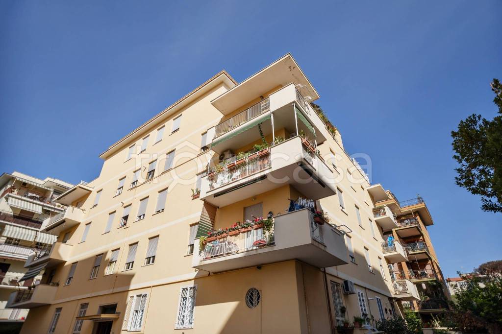 appartamento in vendita a Roma in zona Ostia