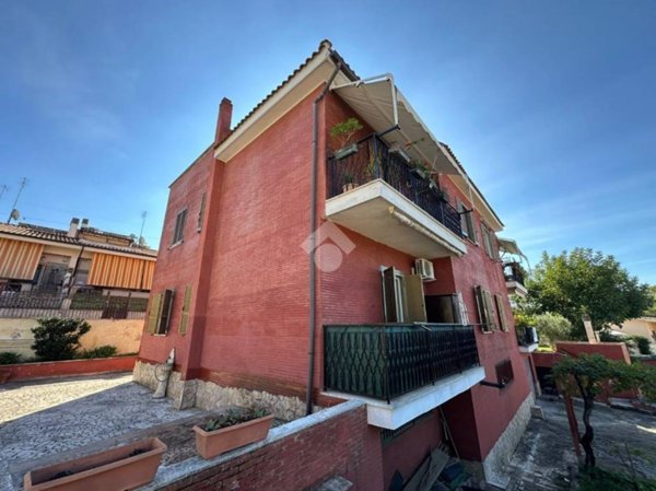 appartamento in vendita a Roma in zona Selva Candida