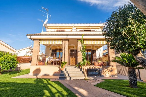 casa indipendente in vendita a Roma in zona Lunghezza