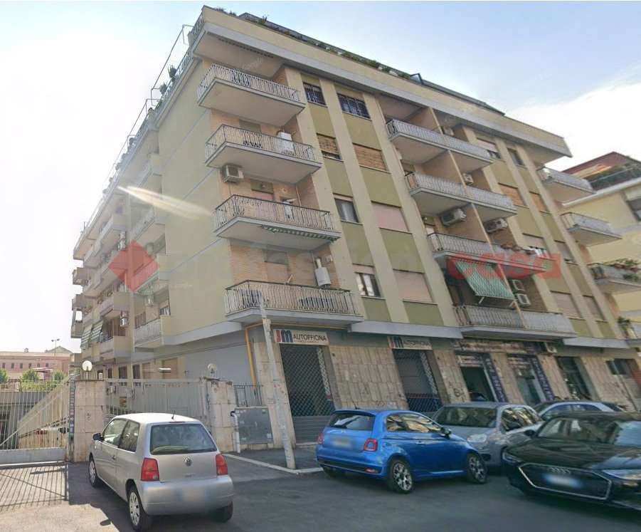appartamento in vendita a Roma in zona Tuscolano