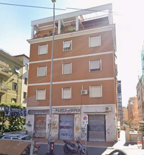 locale commerciale in vendita a Roma in zona Prenestino-Centocelle
