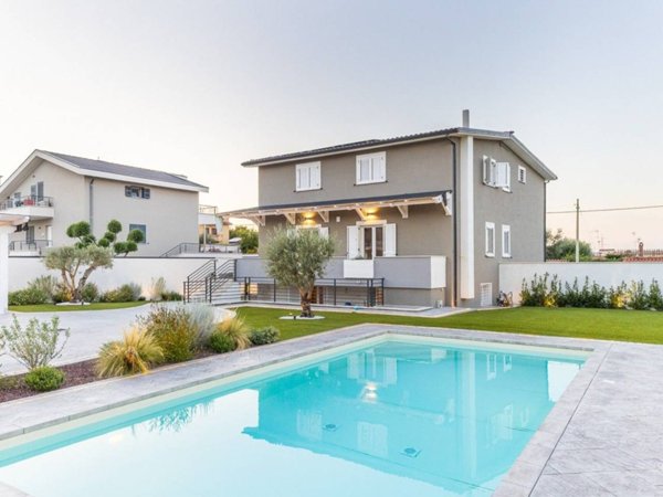 casa indipendente in vendita a Roma in zona Castelverde