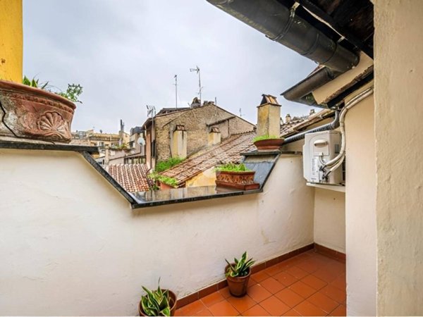 appartamento in vendita a Roma in zona Rione Regola