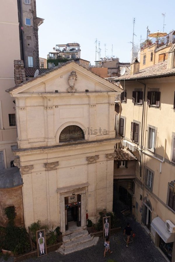 appartamento in vendita a Roma in zona Rione Regola