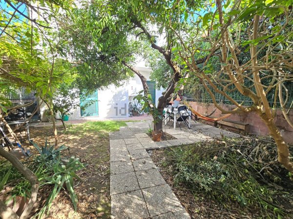 casa indipendente in vendita a Roma in zona Tuscolano
