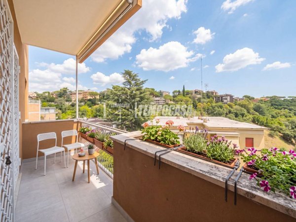 appartamento in vendita a Roma in zona Tomba di Nerone