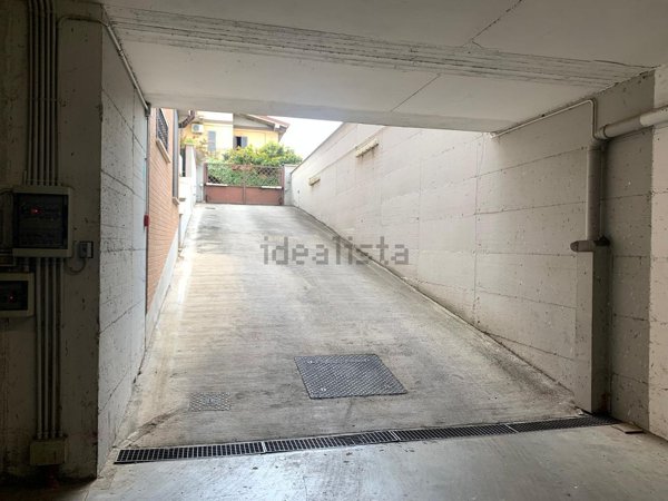 box auto in vendita a Roma in zona Lunghezza