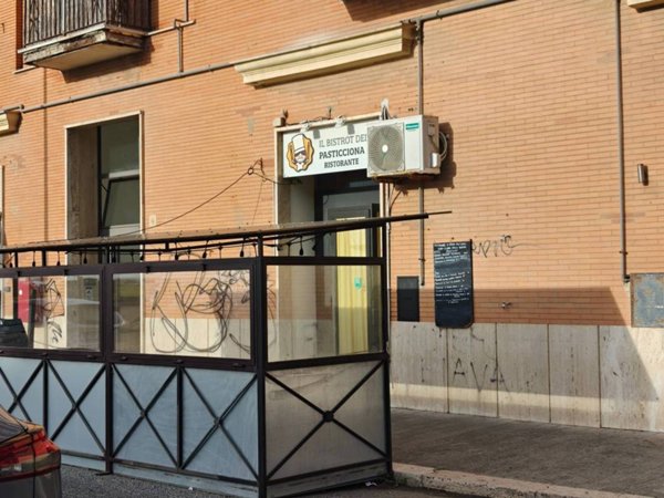 negozio in vendita a Roma in zona Ostia