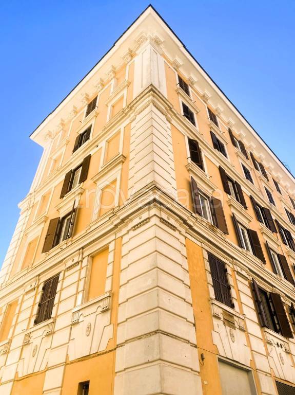 appartamento in vendita a Roma in zona Appio Latino