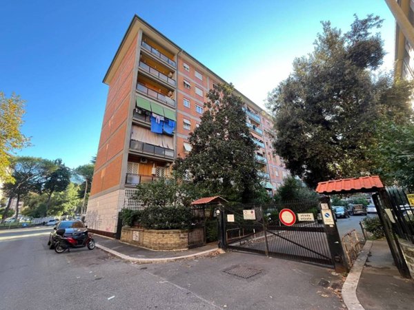 appartamento in vendita a Roma in zona Torre Spaccata