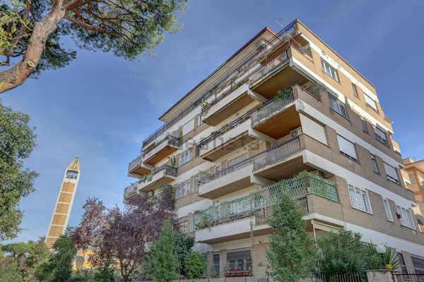 appartamento in vendita a Roma in zona Ardeatino