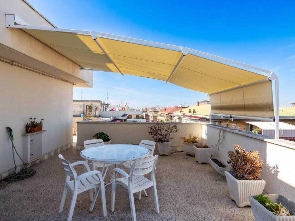appartamento in vendita a Roma in zona Ostia