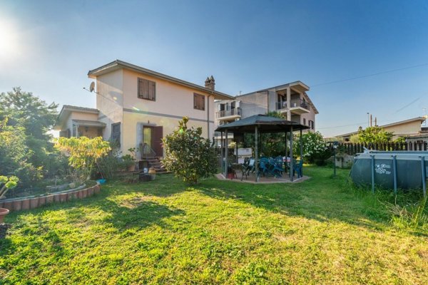 casa indipendente in vendita a Roma in zona Castelverde