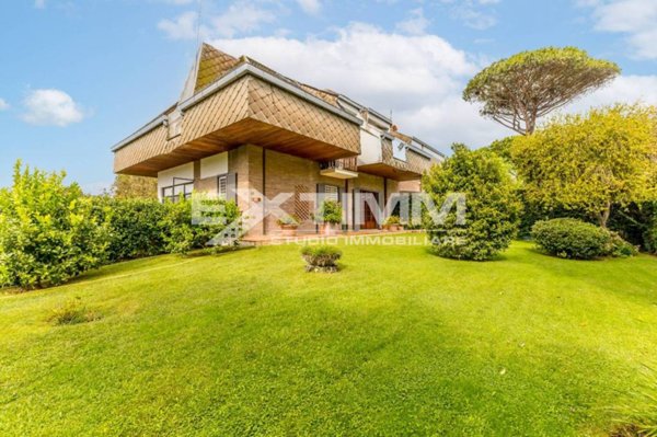 casa indipendente in vendita a Roma in zona Casal Palocco