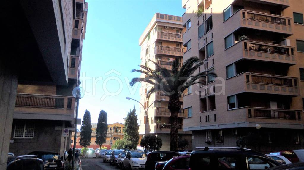 appartamento in vendita a Roma in zona Ostiense