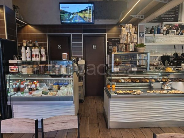 negozio in vendita a Roma in zona Tomba di Nerone