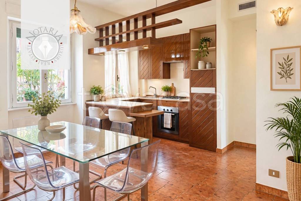 appartamento in vendita a Roma in zona Appio Latino