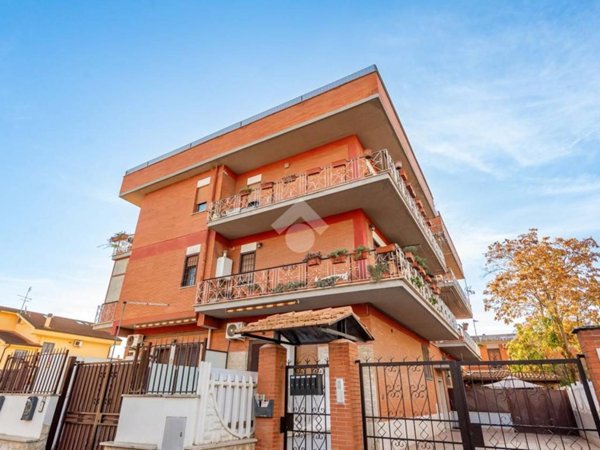 appartamento in vendita a Roma in zona Borghesiana