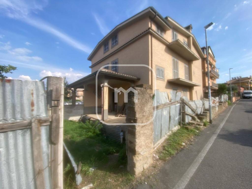 appartamento in vendita a Roma in zona Borghesiana