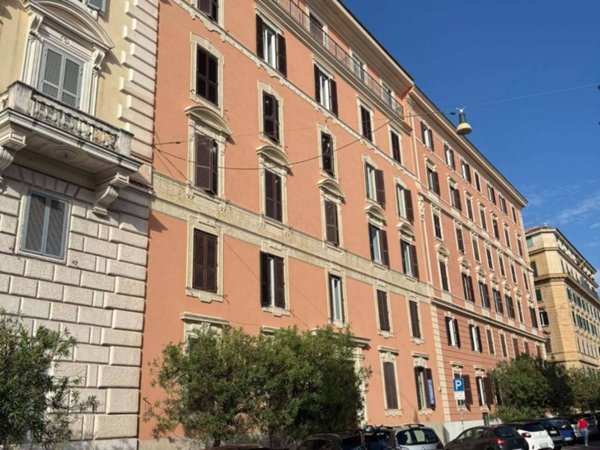 appartamento in vendita a Roma in zona Rione Monti/Campitelli