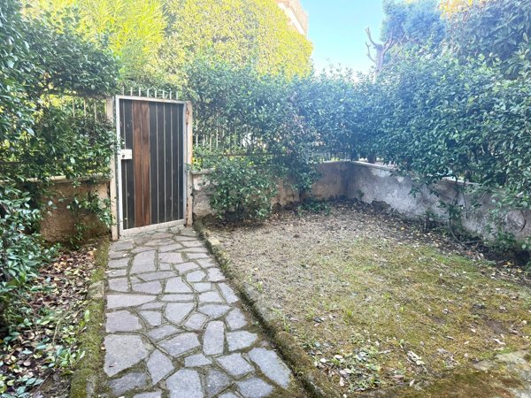 appartamento in vendita a Roma in zona Tomba di Nerone