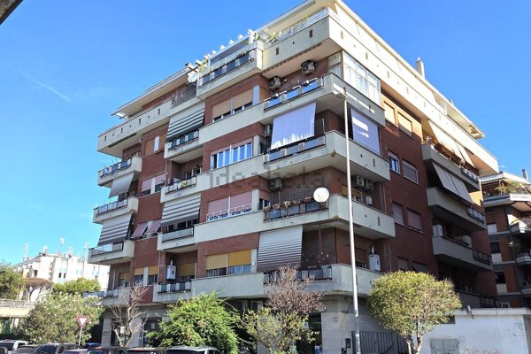locale di sgombero in vendita a Roma in zona Ostia