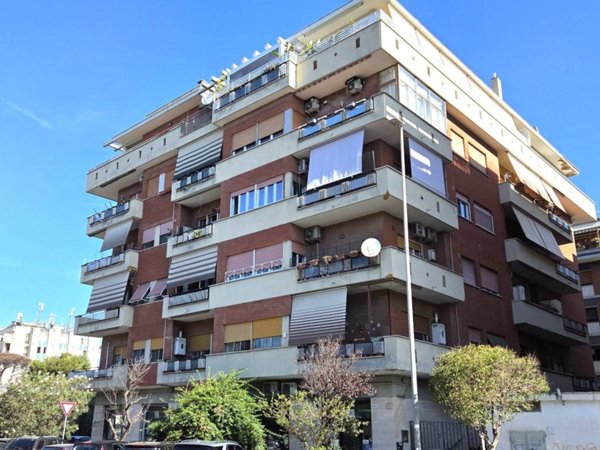 locale di sgombero in vendita a Roma in zona Ostia