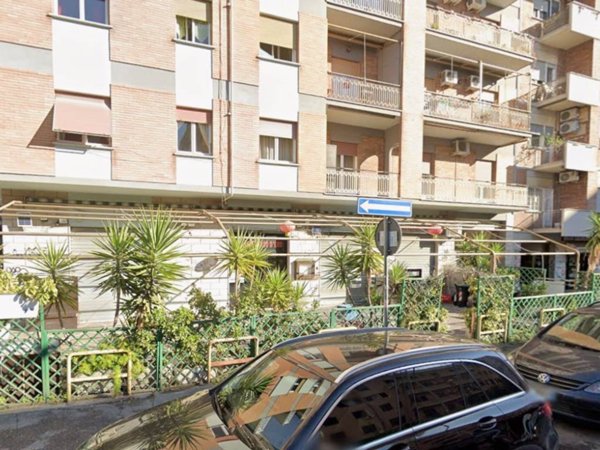 negozio in vendita a Roma in zona Cinecittà