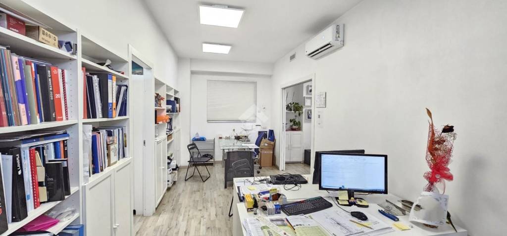 ufficio in vendita a Roma in zona Romanina