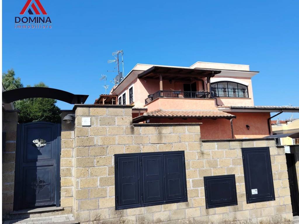 casa indipendente in vendita a Roma in zona Lunghezza