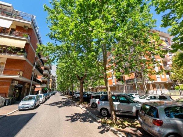 appartamento in vendita a Roma in zona Appio Claudio