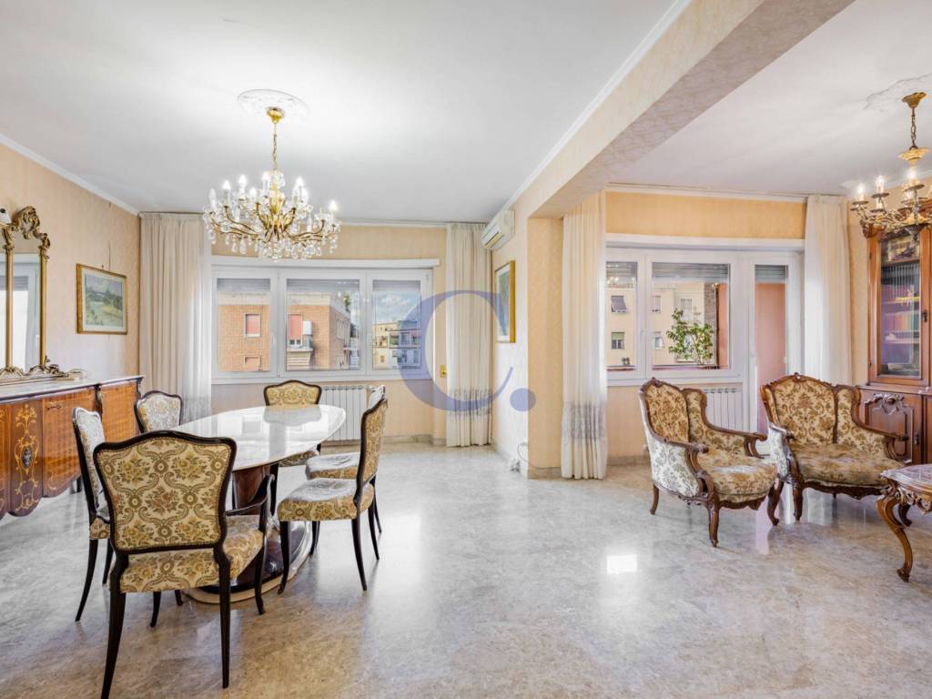 appartamento in vendita a Roma in zona Appio Latino