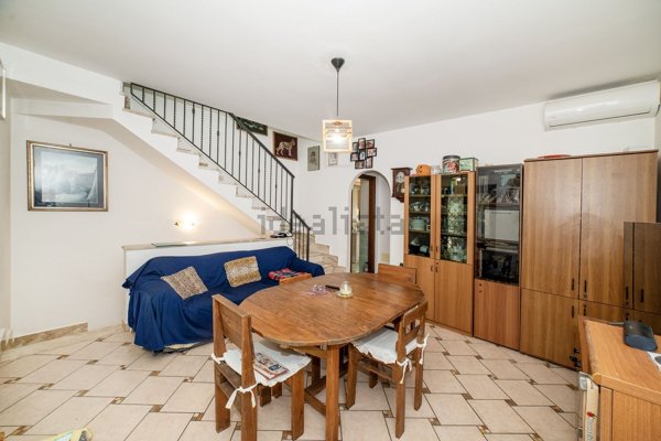 casa indipendente in vendita a Roma in zona Lunghezza