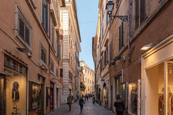 appartamento in vendita a Roma in zona Rione Regola