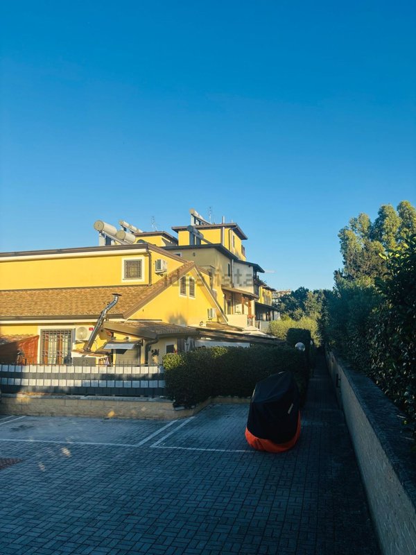appartamento in vendita a Roma in zona Selva Candida