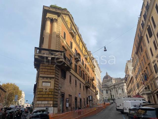 appartamento in vendita a Roma in zona Rione Monti/Campitelli
