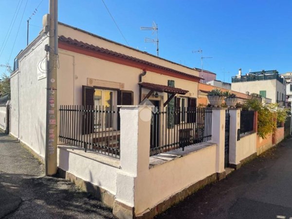 appartamento in vendita a Roma in zona Prenestino-Centocelle