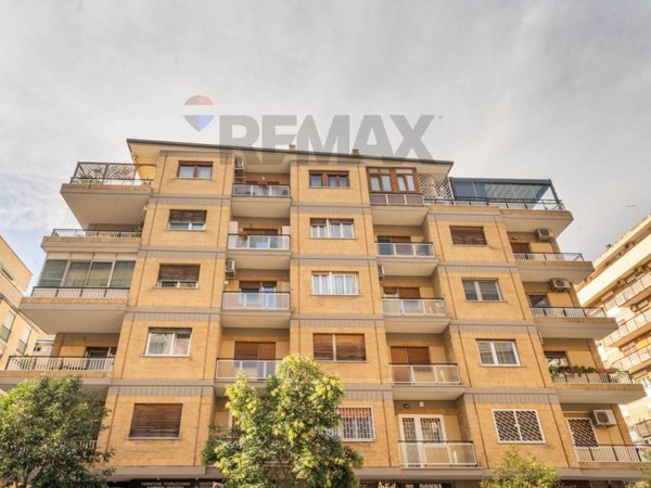 appartamento in vendita a Roma in zona Appio Claudio