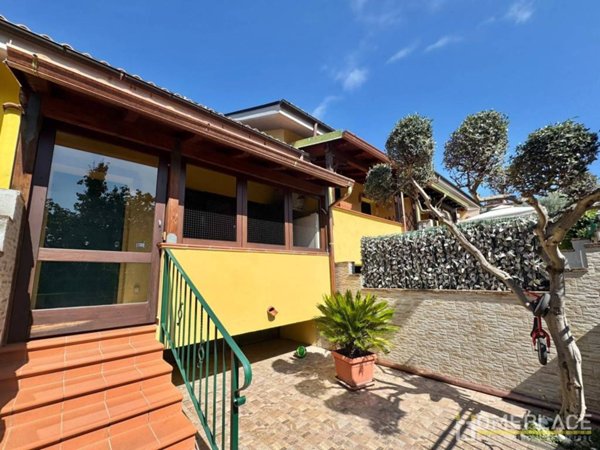 casa indipendente in vendita a Roma in zona Lunghezza