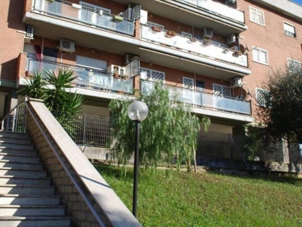 appartamento in vendita a Roma in zona Corviale