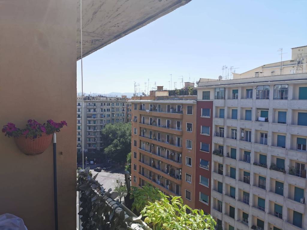 appartamento in vendita a Roma in zona Nomentano