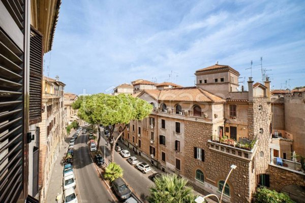 appartamento in vendita a Roma in zona Ostiense