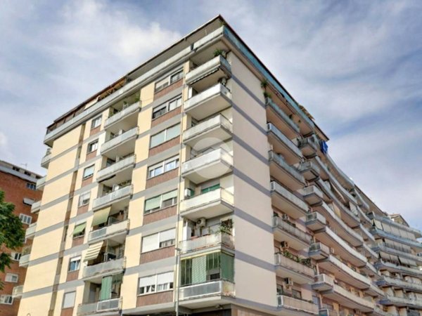 appartamento in vendita a Roma in zona Tuscolano