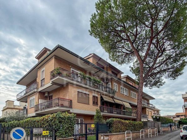 appartamento in vendita a Roma in zona Appio Claudio