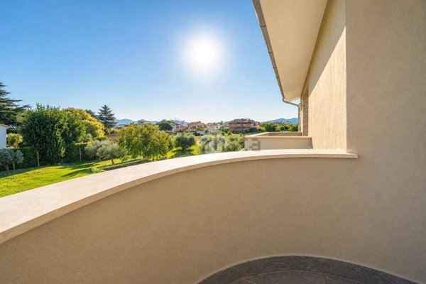 appartamento in vendita a Roma in zona Castelverde