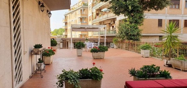 appartamento in vendita a Roma in zona Ardeatino
