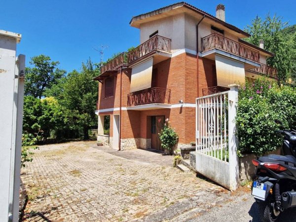 casa indipendente in vendita a Roviano
