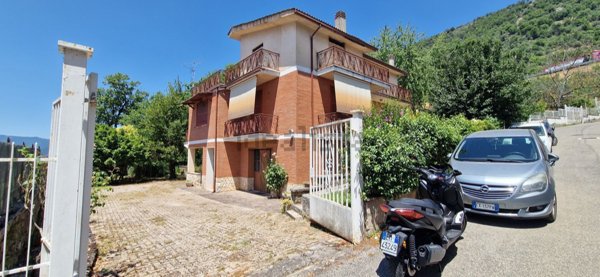 casa indipendente in vendita a Roviano