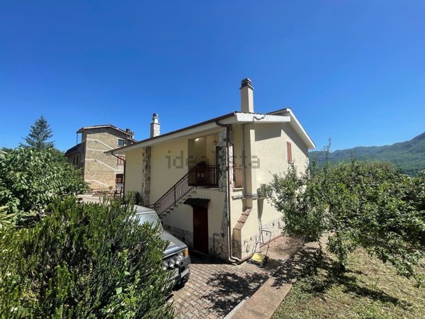 casa indipendente in vendita a Roviano