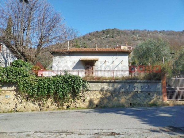 casa indipendente in vendita a Roviano